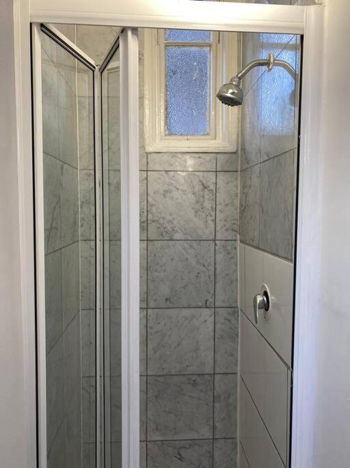 F14- Single Studio Shared Shower/Toilet Near Paddington Londra Dış mekan fotoğraf